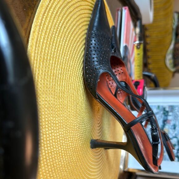 Preowned authentic Chanel heels navy blue - Picture 11 of 16